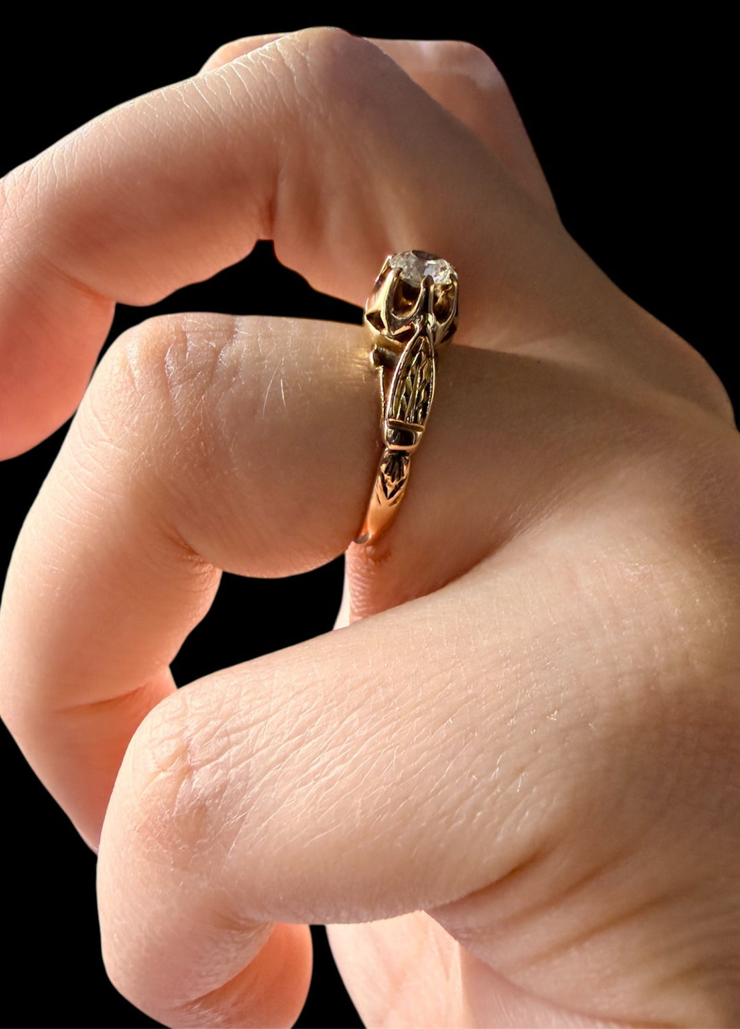 Anello in Oro Giallo con Diamante – Anni Trenta