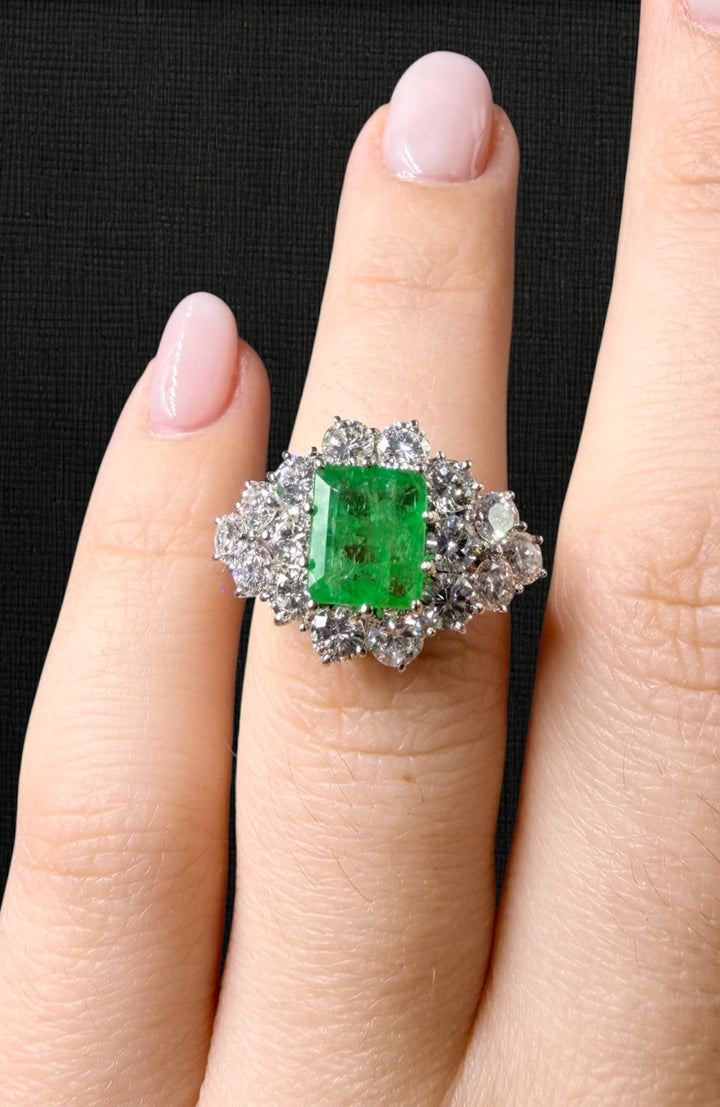 Principesco Anello Smeraldo e Diamanti