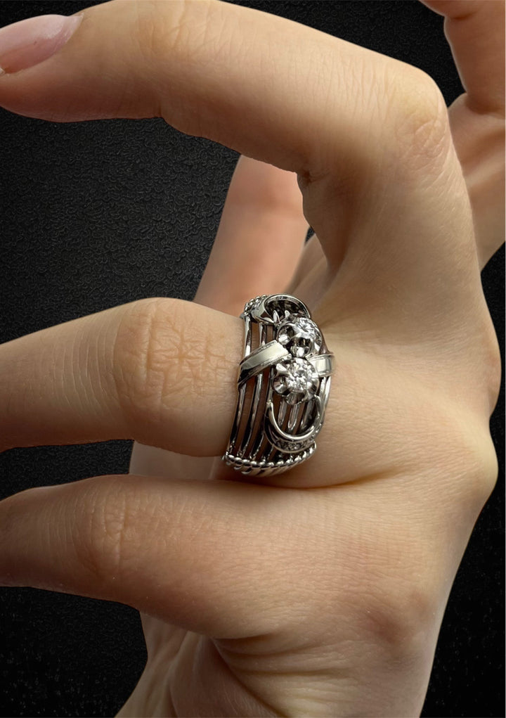 Anello Bombato "Mille Fili", con diamanti.