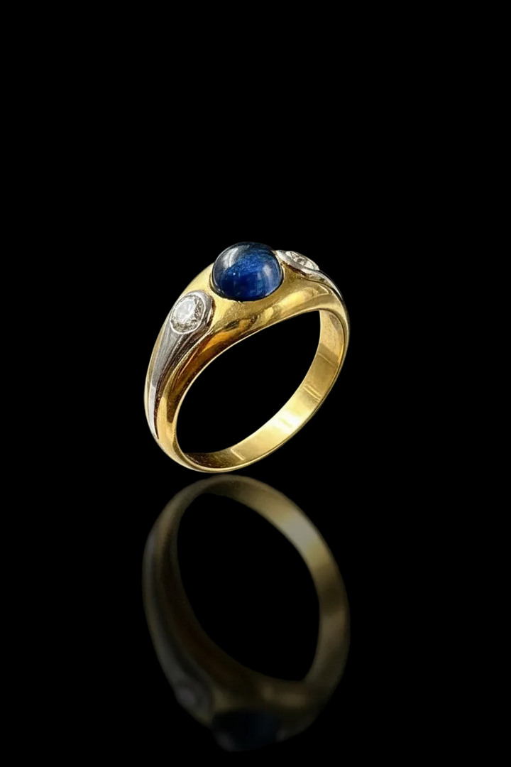 Anello a Fascia con Zaffiro Cabochon e Diamanti