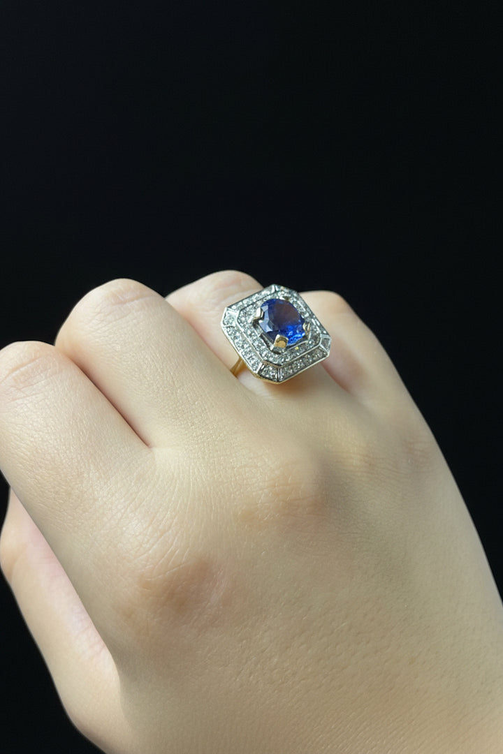 Anello Ottagonale con Zaffiro Verneuil e Diamanti