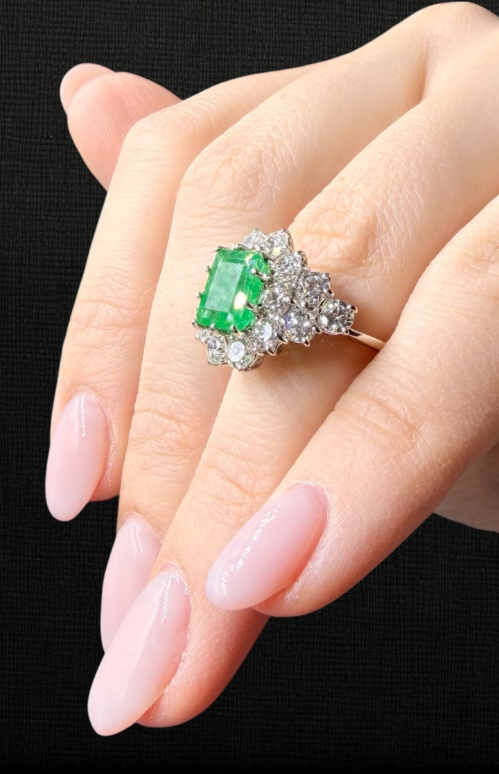 Principesco Anello Smeraldo e Diamanti