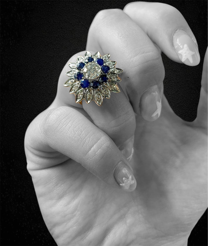 Anello a Fiore Stellato con Zaffiri e Diamanti