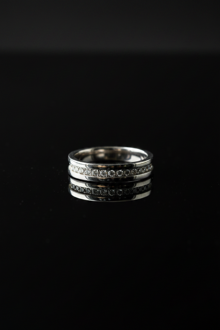Bvlgari B.zero1 – Anello in Oro Bianco con Pavé di Diamanti