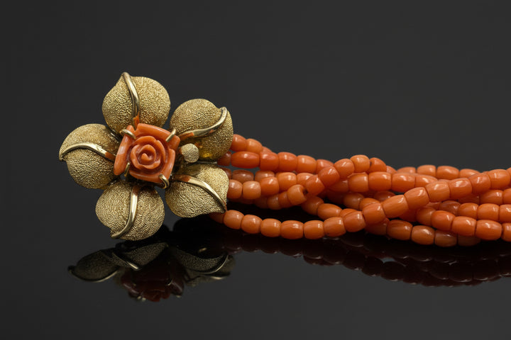 Collana in Corallo con Fiore Dorato