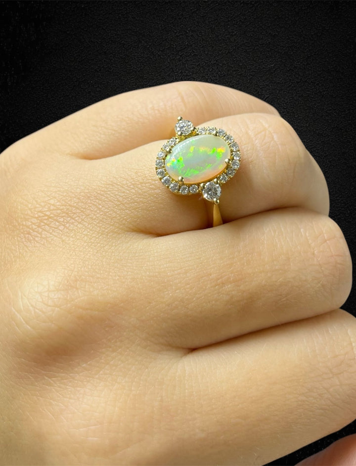 Anello con Opale Arlecchino e Diamanti