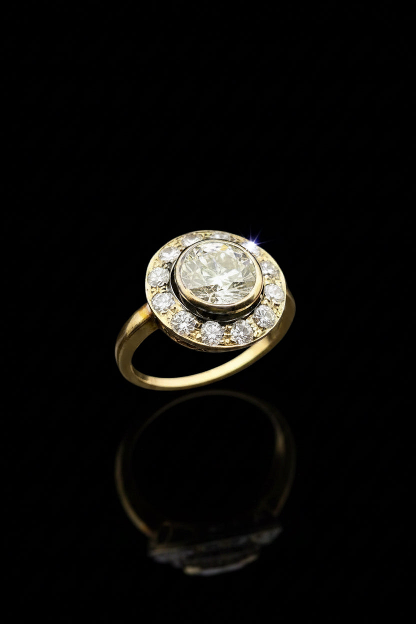 Anello Halo in Oro Giallo con Diamante Centrale 2,30 ct