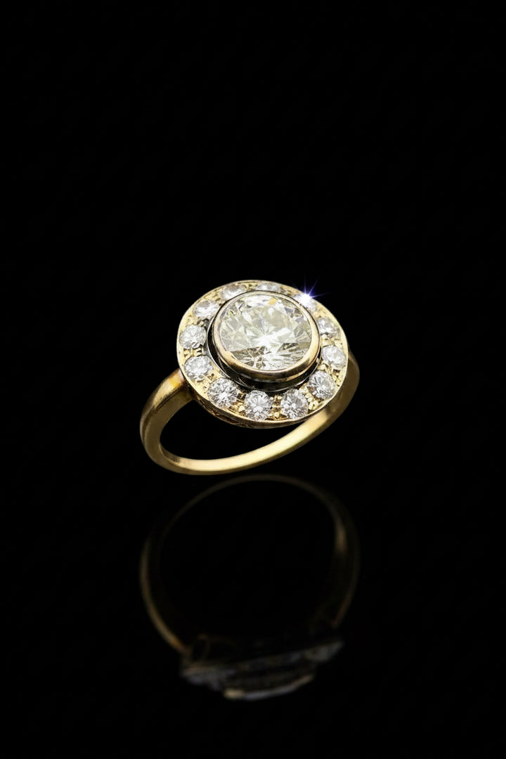 Anello Halo in Oro Giallo con Diamante Centrale 2,30 ct
