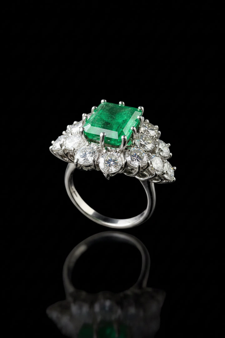 Principesco Anello Smeraldo e Diamanti