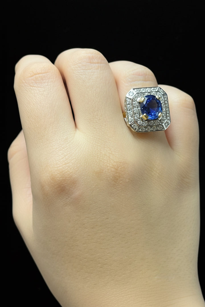 Anello Ottagonale con Zaffiro Verneuil e Diamanti