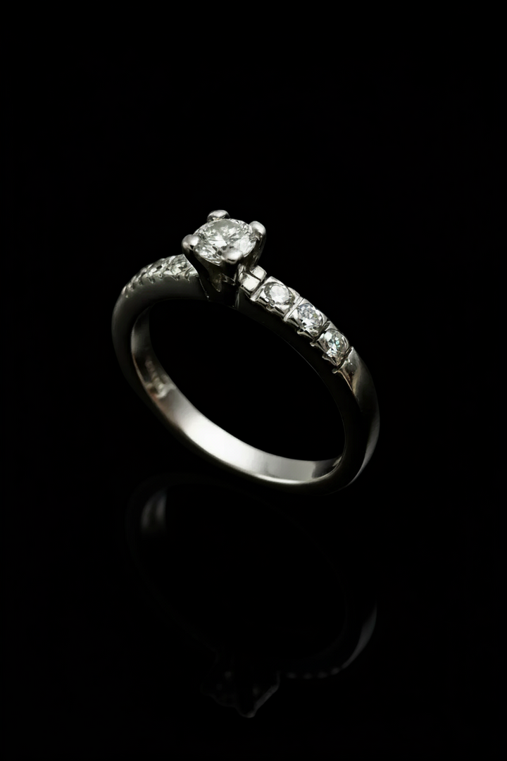 Anello in Oro Bianco e Diamanti di Biandrate Gioielli