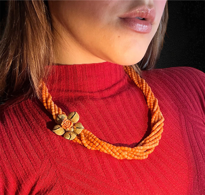 Collana in Corallo con Fiore Dorato