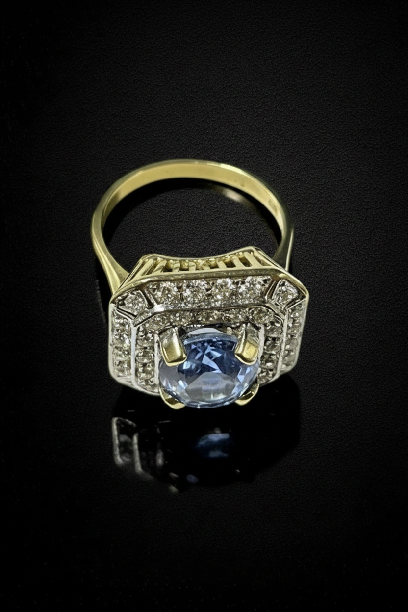 Anello Ottagonale con Zaffiro Verneuil e Diamanti