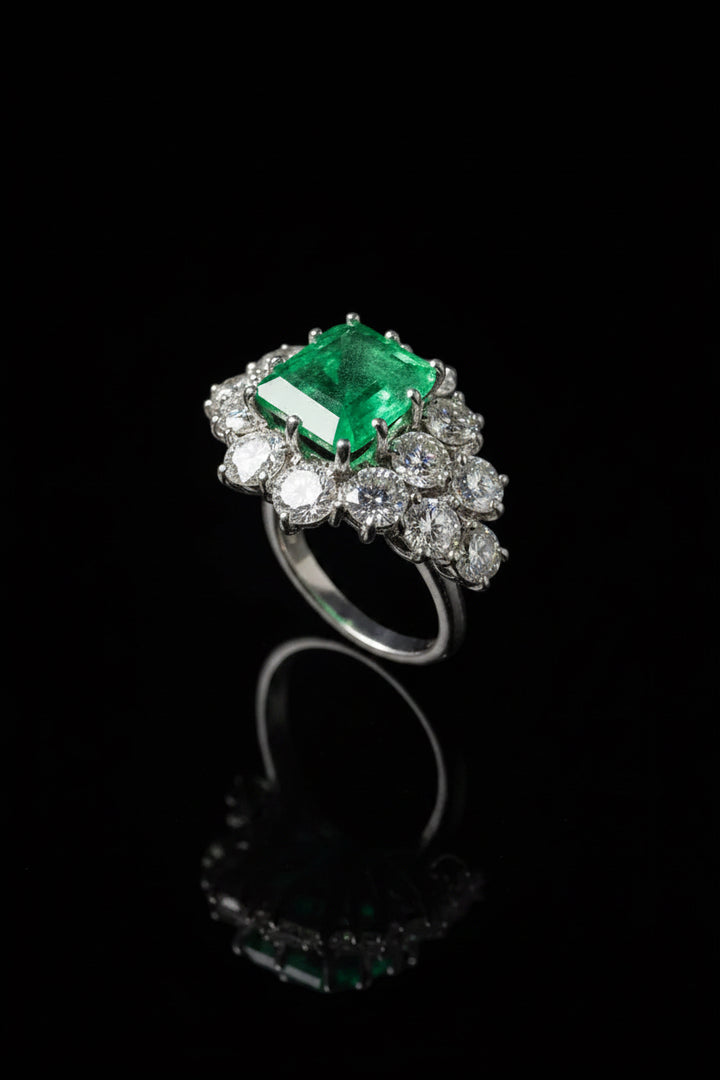 Principesco Anello Smeraldo e Diamanti
