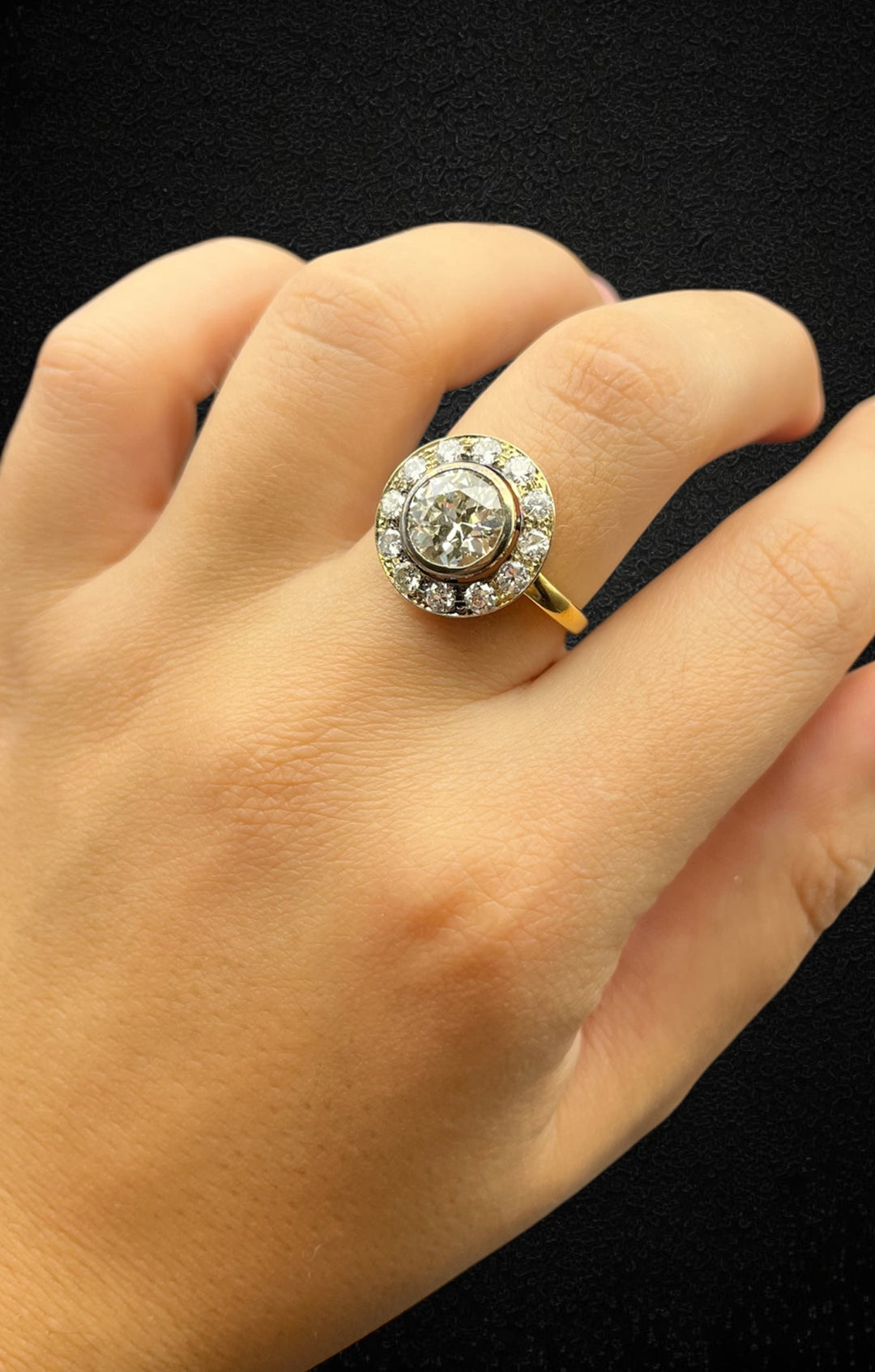 Anello Halo in Oro Giallo con Diamante Centrale 2,30 ct
