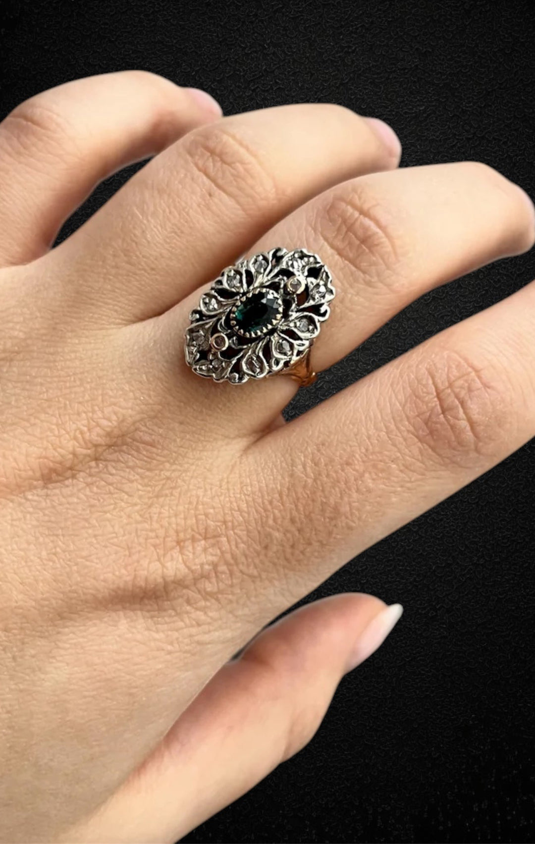 Anello in Stile Barocco con Peridot e Diamanti