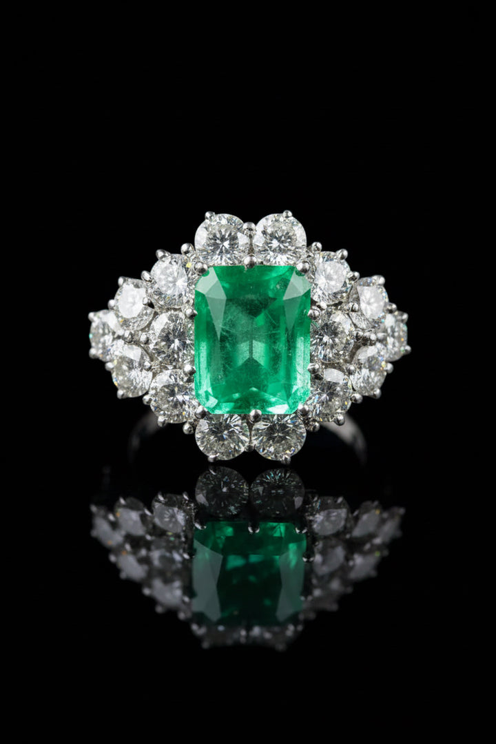 Principesco Anello Smeraldo e Diamanti