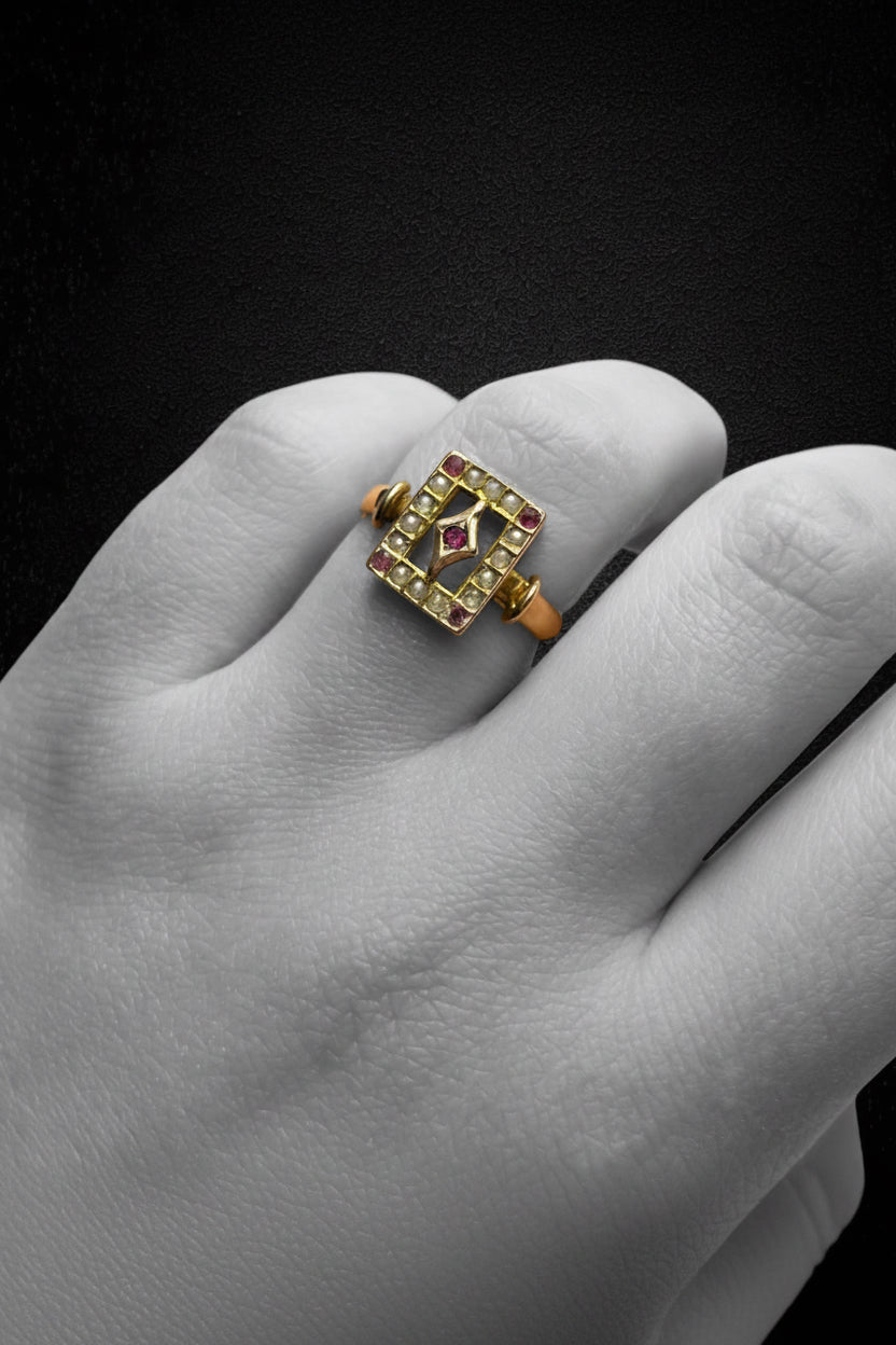 Anello Primi '900 con Rubelliti e Micro Perle