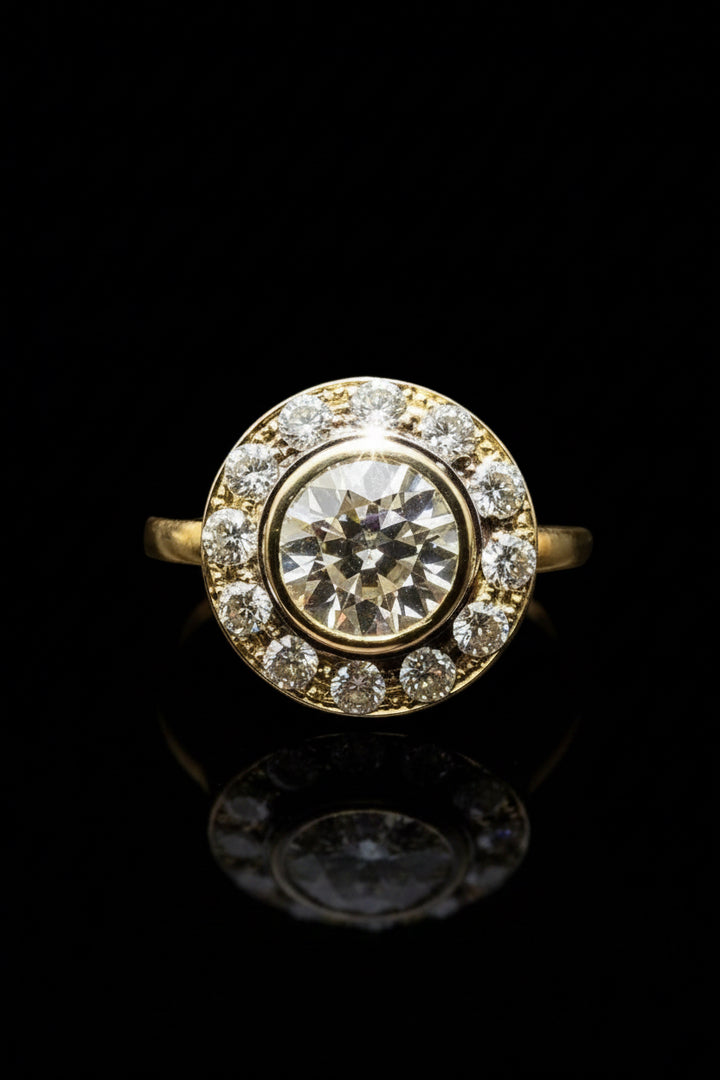 Anello Halo in Oro Giallo con Diamante Centrale 2,30 ct