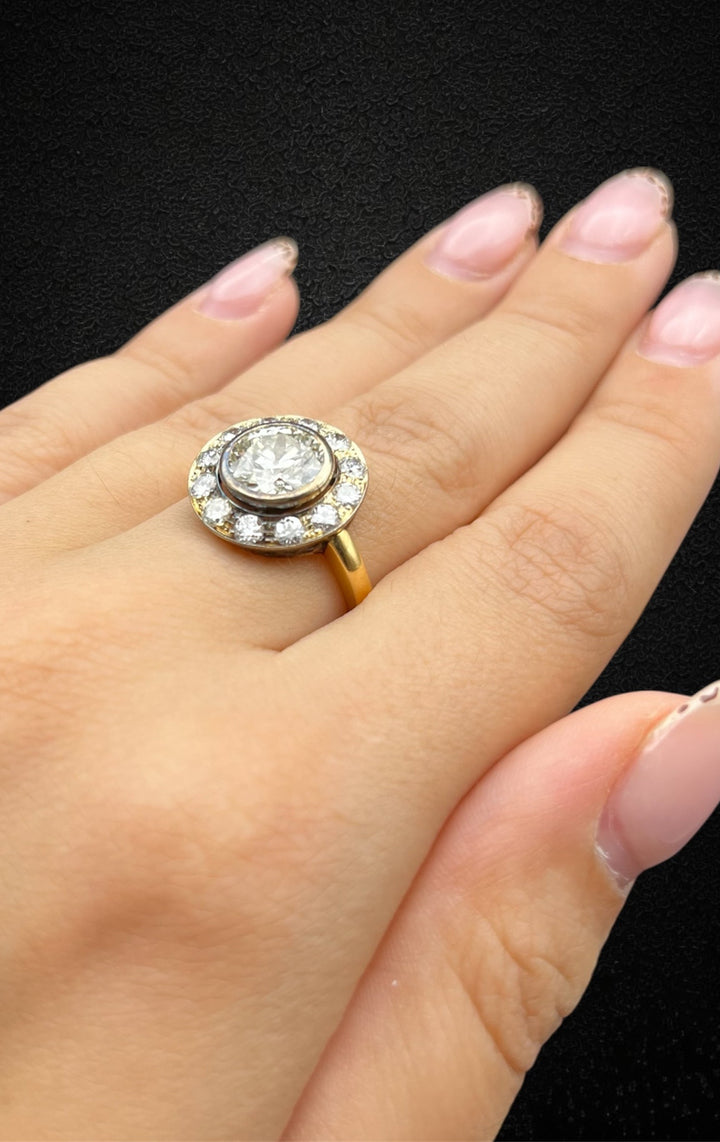 Anello Halo in Oro Giallo con Diamante Centrale 2,30 ct