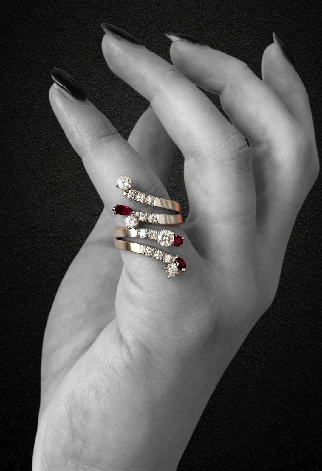 Anello a Serpente Stilizzato