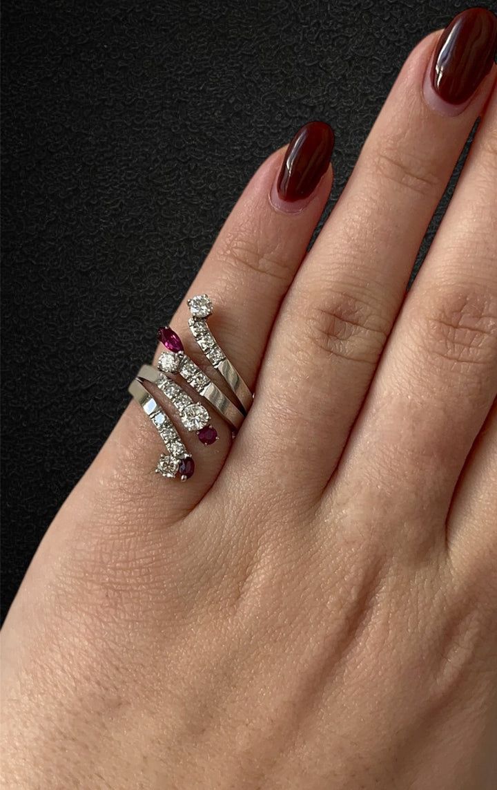 Anello a Serpente Stilizzato