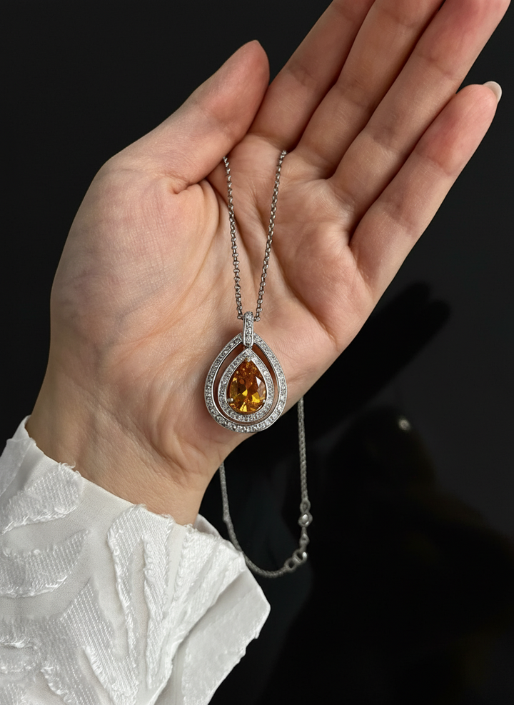 Collier con Ciondolo di Alta Gioielleria Italiana, con Topazi e Diamanti