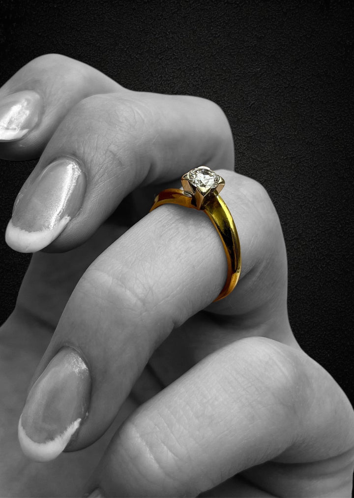 Anello solitario Salvini con Diamante da 0,40 ct.