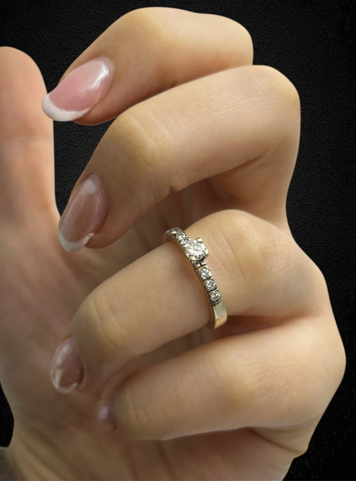 Anello in Oro Bianco e Diamanti di Biandrate Gioielli